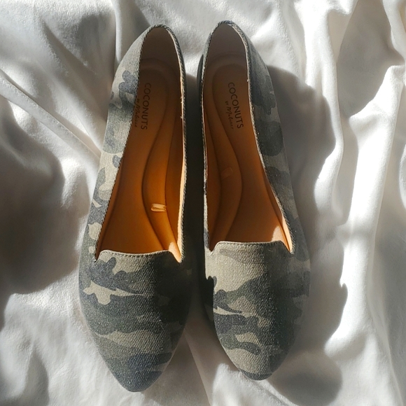 Coconuts by Matisse Shoes - NWOT Coconuts by Matisse Camo Flats